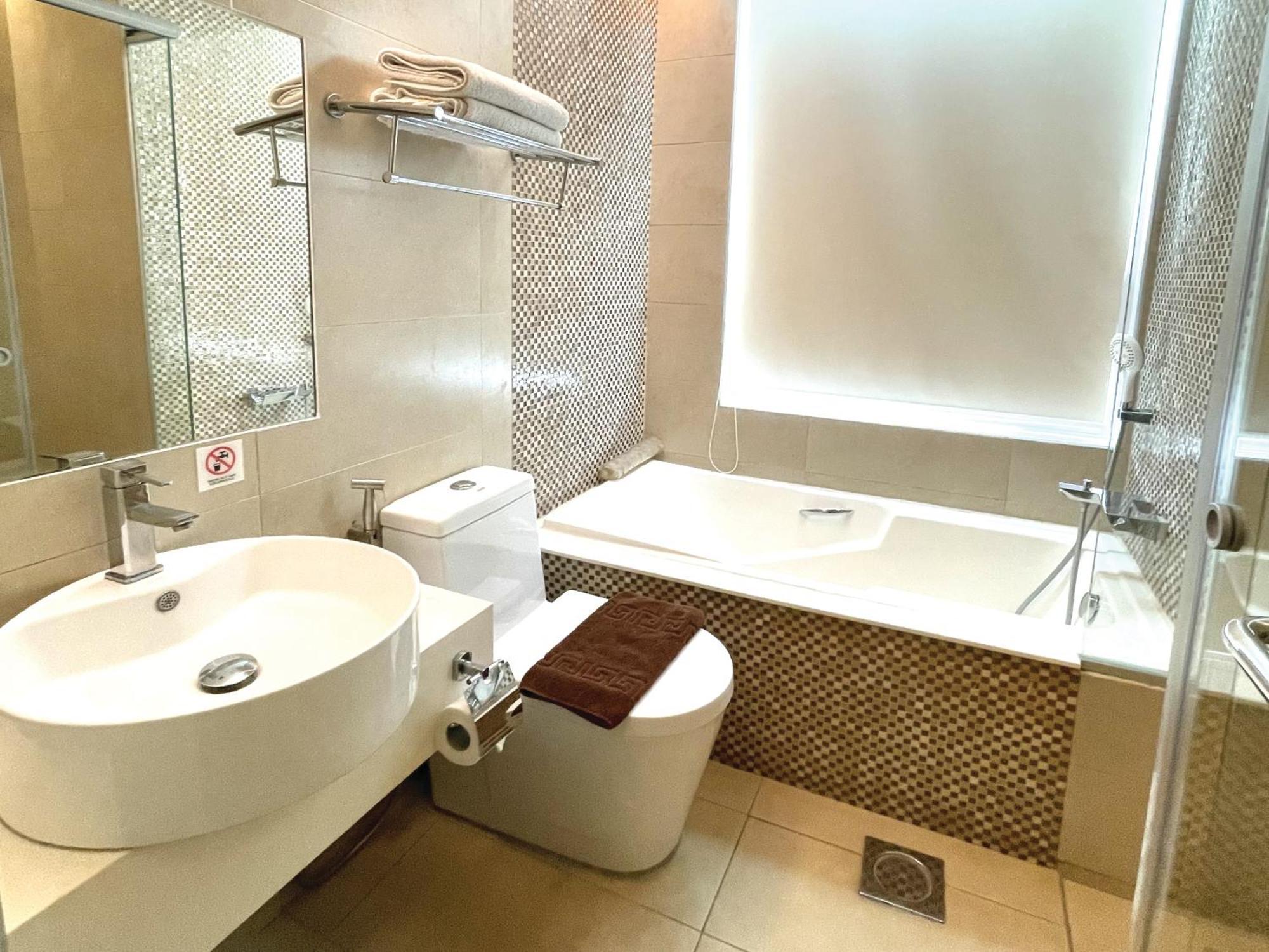 One Central Hotel&Suites - Multiple Use Hotel Cebu Extérieur photo